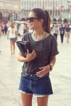 Los 20 mejores looks con jeans de 2012 | Fashionisima.es Work Outfits Frauen, Gala Gonzalez, Denim Shorts Outfit, Shorts Outfits Women, Work Outfits Women, Looks Style, Outfit Idea