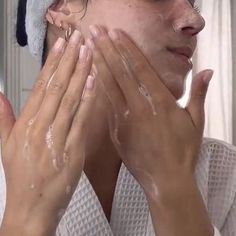 Skincare Girly Aesthetic, New Me Aesthetic, Skin Care Routine Aesthetic, Skincare Routine Aesthetic, Healing Girl Era, Morning Makeup Routine, Skincare Morning, Winter Arc, Beauty Tricks