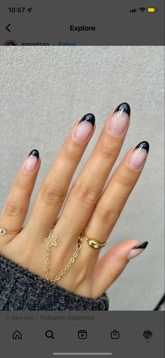 Dip Black Tip Nails, Black French Round Nails, Short French Tip Round Nails, Sns Black French Tip, Rounded Black French Tip Nails, Black Round French Tips, Black French Dip Nails, Black Tip Dip Nails, Short Oval Nails Ideas Black