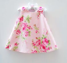 Este estampado para el vestido de Vanina - Barefoot Roses Jumper Dress...I used to make these easy dresses for my 2 little girls... Stylish Umbrella, Frocks Design, Baby Mode, Bathroom Printables, Summer Dress Patterns, Girls Jumpers, Newborn Girl Outfits, Online Kids Clothes