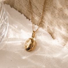 Unique Locket Necklace, Puffy Heart Necklace, Unique Locket, Keshi Pearl Necklace, Creative Jewelry Photography, Gold Locket Necklace, Jewelry Lockets, Gold Locket, Necklace Chain Lengths