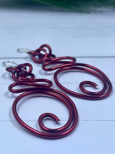 Check out these Red aluminum wire abstract earrings.  Great everyday earrings perfect for a valentine dinner date. Rock them with short or long hair as the will no doubt get noticed.  Each pair is made from anodized aluminum wire and finished with sterling silver ear wire.  Aluminum makes great earrings because they are light weight, non tarnishing and hypo allergenic.  This pair is about 3 inches long. Valentine Dinner, Abstract Earrings, Wire Rings, Everyday Earrings, Ear Wire, Etsy Earrings, Valentines Day, Dangle Drop Earrings, Handmade Items