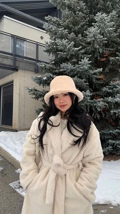 Poncho Outfit Winter, White Teddy Coat, Winter Hat Outfit, Girly Winter Outfits, Cute Winter Hats, White Winter Coat, Long Fur Coat, Beanie Outfit, Cap Outfit