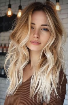 Fall Blonde Ombre Balayage, Red To Blonde Transition, Dark Blonde Red Hair, Red Roots Blonde Hair Balayage, Brown To Platinum Balayage, Bold Money Piece Hair Blonde, Blonde Balayage With Bangs, Money Piece Hair With Bangs, Piece Bangs