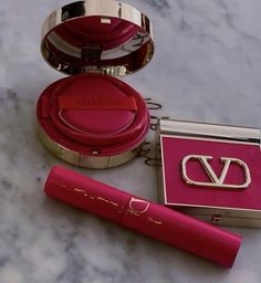 Valentino Aesthetic, Valentino Makeup, Mine Makeup, Brands Aesthetic, Luxury Self Care, Stuff Aesthetic, Red Aesthetics, Beauty Plan, Makeup Bag Essentials