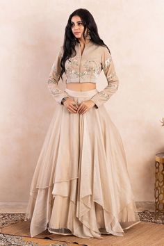 Beige Lehenga, Lengha Blouse Designs, Mandarin Collar Jacket, Long Blouse Designs, Side Face, Function Dresses, Simple Lehenga, Organza Embroidery, Trendy Outfits Indian