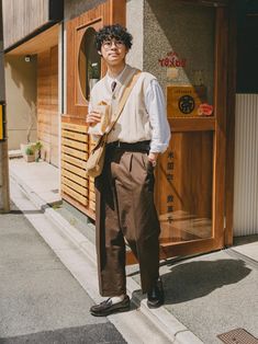 Outfit Inspirations Japanese, Mens Clothing Styles Japanese, Japanese Guy Fashion, Male Barista Outfit, Japanese Style Men Fashion, Japan Men Fashion Summer, Japan Male Fashion, Japanese Preppy Fashion Men, Japanese Streetwear Fashion Men