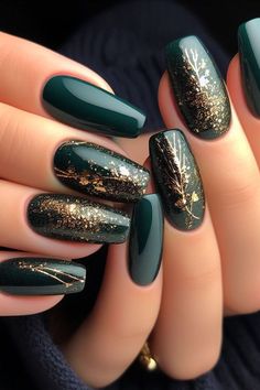 #GREEN NAILS Emerald Nails, Dark Green Nails, Fake Nails Designs, Gold Nail Designs, Formal Nails, Green Nail Designs, Winter Nail Designs, Prom Nails, Nail Designs Spring