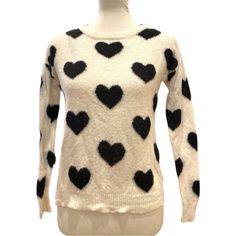 Black Hearts 3/4 Sleeve Long Sleeve Cropped Sweater Sz S Condition: Excellent Used Condition Approximate Measurements Laying Flat Pit To Pit 18” Sleeve Length From Pit 21” Length From Pit 15”” -Fast Shipping - First Owner - Smoke And Pets Free Environment All Items ( Except New With Tags ) Are Dry Cleaned, Laundered, Or Dust /Shine / Etc Fully Cleaned Prior To Shipping. Winter White Tops With Heart Print, White Heart Print Tops For Winter, White 3/4 Sleeve Tops For Winter, Winter White Tops With Heart Graphic, White Tops With Heart Graphic For Winter, Sweaters Black, Black Hearts, Heart Sweater, Black Heart