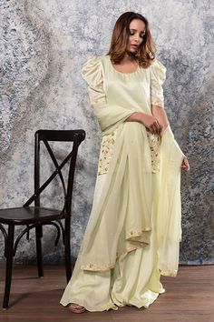 Sheer Dupatta, Dupatta Border, Kurta Palazzo Set, Green Embroidery, Kurta Palazzo, Palazzo Set, Embroidery Hand, Luxury Sale, Floral Motifs