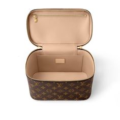 LOUIS VUITTON® - Nice Bb - Brown Louis Vuitton Makeup Bag, Louis Vuitton Makeup, Sac Louis Vuitton, Louis Vuitton Official Website, Vanity Bag, Louis Vuitton Fashion, Beauty Case, Vanity Case, Bag Collection