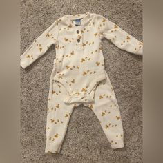 Nwot Old Navy Baby Pajama Set - Size 3-6 M White Thermal Material With Ducklings Super Cute And Cozy! Cream Long Sleeve Onesie For Bedtime, Cream Long Sleeve Onesie For Playwear, Navy Pajamas, Old Navy Pajamas, Navy Baby, Baby Pajamas, Kids Pajamas, Pajama Sets, Pajama Set