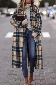 8 blazers juveniles y elegantes para ir a la oficina en invierno Print Outerwear, Fall Fashion Coats, Autumn Wardrobe, Wardrobe Update, Autumn Days, Plaid Coat, Looks Chic