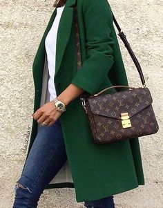 #pochettemetisoutfit #louisvuittonhandbags #louisvuittonoutfit #louisvuitton #lvhandbags Τσάντες Louis Vuitton