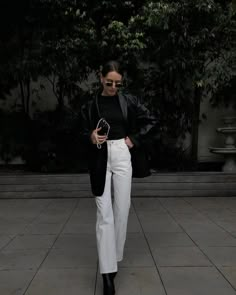 White Wide Leg Jeans Outfit, White Jeans Outfit Winter, Jess Alizzi, Wide Leg Outfit, Straight Jeans Outfit, White Jeans Winter, Straight Leg Jeans Outfits, Wide Leg Jeans Outfit, Outfits Con Jeans