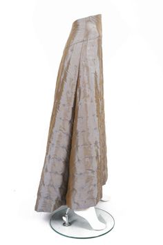 Chanel quilted two-tone taffeta evening skirt, circa 1999 For Sale at 1stDibs Chanel 1999, Evening Skirts, Silk Taffeta, Waist Cincher, Skirt Design, Vintage Chanel, Karl Lagerfeld, Tunics, Style Me