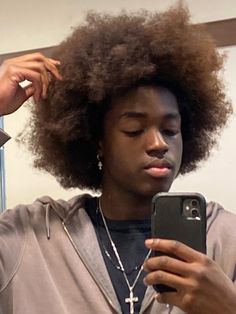 Afro Hair Dye, Blk Aesthetic, Natural Hair Men, Curly Afro Hair, Afro Curls, Men Hair Color, Beautiful Natural Hair, Pelo Afro, Black Men Hairstyles