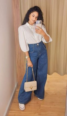 Wide Leg Outfit Jeans, Looks Com All Star, Wide Leg Outfit, Loading Please Wait, Wide Leg Jeans Outfit, Legs Outfit, Look Casual Chic, Jeans Wide