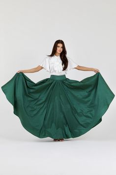 Green Full Circle Skirt Green Taffeta Skirt for Women Classic Skirt Ball Gown Skirt Formal Skirt Wedding Skirt Photoshoot Skirt. Taffeta skirt makes a classical elegant look. This skirt is perfect for any occasion.  Waistline can be made wider or more narrow. Skirt can be made longer or shorter.  More skirts you can see here:  https://www.etsy.com/shop/DesirCouture?ref=seller-platform-mcnav&section_id=40312230 In order's note you can write your waist measurements and I will make according to you Skirt Photoshoot, Circle Skirt Outfits, Maxi Skirt Winter, Cocktail Skirts, Taffeta Skirt, Gown Skirt, Wedding Skirt, Classic Skirts, Womens Skirts