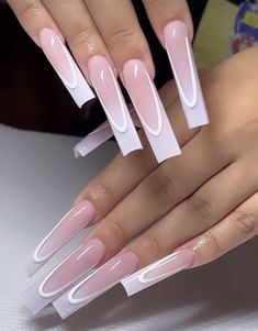 Back To School Nails Medium, Pink Packaging Ideas, Lipgloss Small Business, Long Nails Glitter, Nail Inspo Back To School, Nails Freestyle, Business Packaging Ideas, Lipgloss Business, Different Types Of Nails