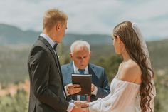 garden of the gods elopement / garden of the gods / colorado springs / things to do in colorado springs / colorado engagement photographer / couples photographer / candid couples photos / natural couples photos / summer outfit / colorado elopement photographer / poses for pictures instagram / senior photos / girl senior photos / micro elopement photography / destination elopement photographer / canon r5 / colorado wedding photographer