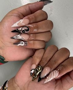 Nails 23, Nail Vibes, Stilleto Nails Designs, Hand Candy, Nail Acrylic, Light Nails, Baddie Nails, Edgy Nails, Minimal Nails