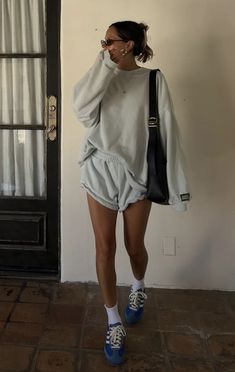 Lazy Look Outfit, Comfy Lazy Outfits, Elegance Dress, Outfits Lazy, Errands Outfit, Spring Nail Designs, Brighter Days, Classy Fashion, Spring Nail