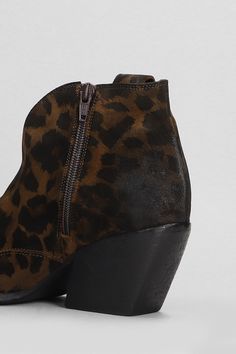 texan Ankle boots in Animalier suede, pointed toe, animalier print, worn effect, banana heel, leather sole, heel 65 mm, 100% suede, Made in Italy Zegna Shoes, Alessandra Rich, Unique Shoes, Marine Serre, Sneaker Wedge, Jeans Jumpsuit, Yoga Wear, Manolo Blahnik, Shoe Brands