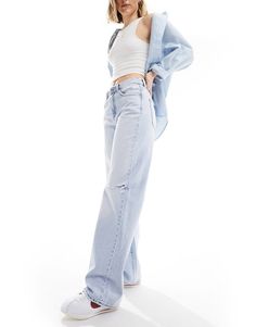 Jeans by Stradivarius Join the jean scene Dad fit High rise Belt loops Functional pockets Ripped knee Dad Jeans Outfit, Stradivarius Jeans, Dad Jeans, Jeans Outfit, Denim Shop, Jean Outfits, Wide Leg Jeans, Occasion Wear, Sneakers Fashion