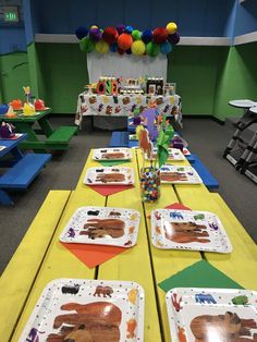 the table is set up with paper plates and place mats for children's birthdays