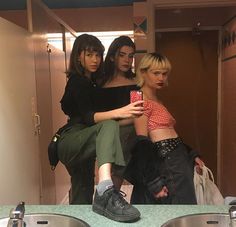 YTG Birkenstock Outfit, Goth Outfit, Gal Pal, Best Friend Goals, Girl Gang, Cute Friends, Cute Fits, Lookbook Outfits, Grunge Outfits