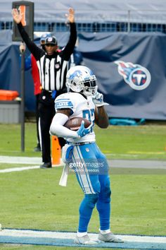 the detroit lions football team playing against the tennessee titans at ford field on november 22, 2013