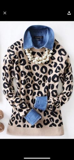 Styling Blazers Women, Leopard Print Sweater Outfit, Print Sweater Outfit, Blazers Women, Outfits Matching, Spring Capsule, Leopard Print Sweater, Scarf Women Fashion, Sweater Outfit