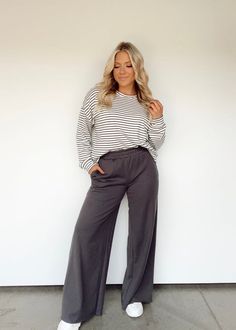 Staying In Wide Leg Sweats are the perfect combination of comfort and style. Crafted from soft, stretchy fabric, these pants feature a wide leg, high waist, and elastic waistband for an ultra-flattering fit. With pocket details, they are perfect for lounging in style, whether it’s rainy days, movie nights, or errands. Sweatpants Outfit For Work, Gray Wide Leg Pants Outfit, Comfy Business Casual Outfits, Sweatpants Outfit Women, Physical Therapist Outfit, Wide Leg Sweatpants Outfit, Stay At Home Mom Outfits, Wide Leg Sweats, Comfortable Work Clothes