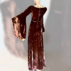 RARE FIND!  An extremely beautiful, unique 1930s gown, in lush velvet with gold trimmings and fully lined with the best quality silk.  Just extraordinary and one of a kind, as I've never seen before in 35 years of collecting.  It is in excellent condition, except for a water stain in the lining (see photos) which I haven't attempted to remove. MATERIAL: VELVET/SILK SIZING (APPROXIMATE): XS XS = modern UK 6/8 S = modern UK 8/10 M = modern UK 10/12 L = modern UK 12/14 MEASUREMENTS: Shoulder: 37 cm Winter Evening Dresses, 1950s Movie Stars, 1930s Gown, Velvet Evening Dress, Gothic Wedding Dress, Silk Satin Dress, Medieval Style, Velvet Gown, Vintage Suits