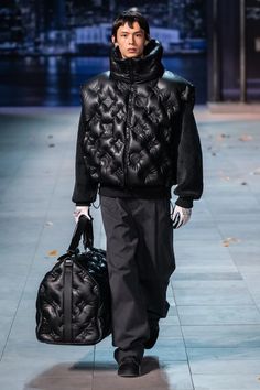 Virgil Abloh Louis Vuitton, Paris Fashion Week Men, Louis Vuitton Sneakers, Men Fashion Show, Streetwear Men Outfits, Louis Vuitton Shoes, Louis Vuitton Men, Virgil Abloh, Fashion Show Collection