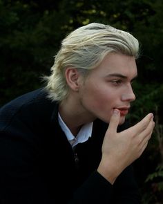 Mens Haircuts Blonde, Medium Length Mens Haircuts, White Hair Men, Long White Hair, Fulani Braids, Short Straight Hair