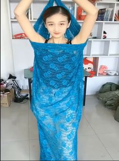 One Shoulder Scarf Top Tutorial, Scarf Dress Diy, Easy Diy Clothes, Diy Fashion Scarf, Saree Wearing Styles, Draping Fashion, Diy Clothes And Shoes