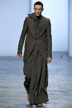 Stylish Skirts, Runway Looks, Future Fashion, Yohji Yamamoto, Dark Fashion, Kilt, Modern Fashion, Rick Owens, Stylish Men