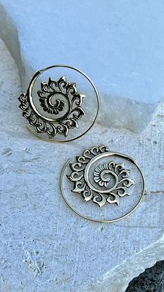 Add a touch of nature to your style with our Brass Fern Earrings. These handcrafted earrings are made from high-quality, nickel-free brass, ensuring comfort and durability. Their intricate fern design makes them a perfect accessory for any occasion, blending elegance with a natural vibe. Nature-inspired Round Brass Earrings, Hypoallergenic Brass Bohemian Jewelry, Hypoallergenic Bronze Brass Earrings, Adjustable Spiral Brass Earrings, Nickel-free Bronze Spiral Earrings, Bohemian Bronze Hypoallergenic Jewelry, Bohemian Hypoallergenic Bronze Jewelry, Nickel-free Spiral Brass Jewelry, Spiral Brass Earrings For Festival