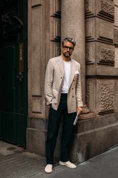 Casual Mens Blazer Outfit, T Shirt Blazer Outfit Men, Mens Street Style 2020, Casual Blazer Outfits Men, Blazer Men Outfit, Men Old Money, Winter Casual Outfits, Mens Street Style Spring