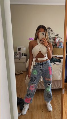 Festival Jeans Outfit, Fiesta Bresh Outfit, Outfit Bresh, Rave Outfit Neon, Look Wide Leg Jeans, Cute Concert Outfits, Look Wide Leg, Hijab Fashion Summer, Chicago Outfit