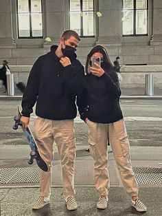 Matching Fits Couples Casual, Twinning With Boyfriend Outfits, Bf And Gf Matching Outfits Aesthetic, Matching Couple Outfits Baggy, Nike Matching Set Outfit Couple, Matching Fits With Boyfriend, Couples Business Casual Outfits, Cargo Converse Outfit, Matching Fits Couples Streetwear