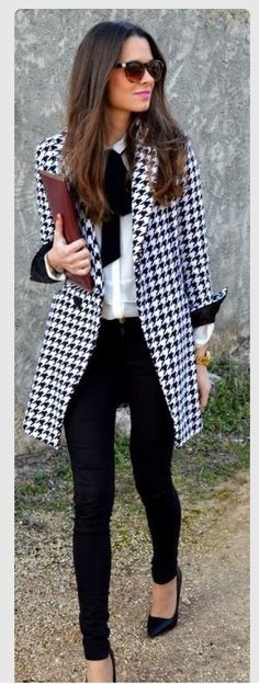 X Black And White Coat, Professional Work Outfit, Mode Tips, Outfit Chic, White Coat, Winter Outfits For Work, Street Style Chic, Inspired Outfits