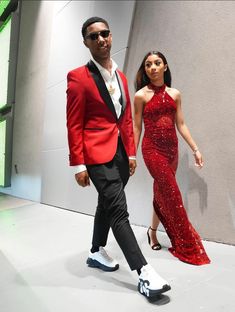 Red And White Prom Suit, Red Suit Prom, Red Dress And Suit Couple, Red Prom Suits For Guys, Red Prom Outfits For Couples, Red Prom Outfits, Red Prom Suits