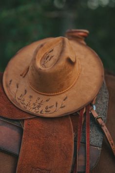 Wide Brim Hat With Pyrography Burned Floral and Wheatgrass Design - Etsy Cowgirl Hat With Feather, Floral Burned Hat, Hand Dyed Adjustable Hat With Curved Brim, Adjustable Hand Dyed Hat With Curved Brim, Artistic Curved Brim Hat For Rodeo, Artistic Flat Brim Hat For Rodeo, Artistic Brown Hats For Festivals, Artistic Brown Hat With Short Brim, Artistic Brown Hat For Festival