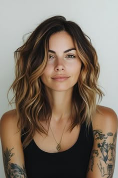 26 Low Maintenance Brunette Balayage Ideas Partial Balayage Brunettes Short Hair, Mid Length Balayage Hair Brunettes, Medium Length Ombre Hair, Beachy Brunette Hair, Low Maintenance Haircut For Fine Hair, Balayage Brunette Short, Shoulder Length Balayage