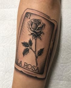 a black and white photo with a rose on it's left leg that says la rosa