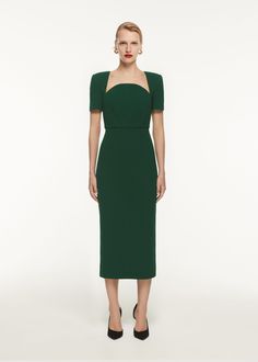 Short Sleeve Wool Crepe Midi Dress in Green Bodycon Work Dress, Classic Fashion Pieces, Roland Mouret Dress, Hot Pink Fashion, Midi Dress Fall, Crepe Midi Dress, Gowns For Women, Wool Crepe, Roland Mouret