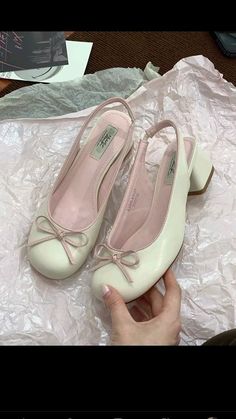 Coquette Sandals, Coquette Sneakers, Dainty Shoes, Shoes Coquette, Coquette Shoes, Stile Blair Waldorf, Relatable Comics, Funny And Relatable, Feminine Shoes